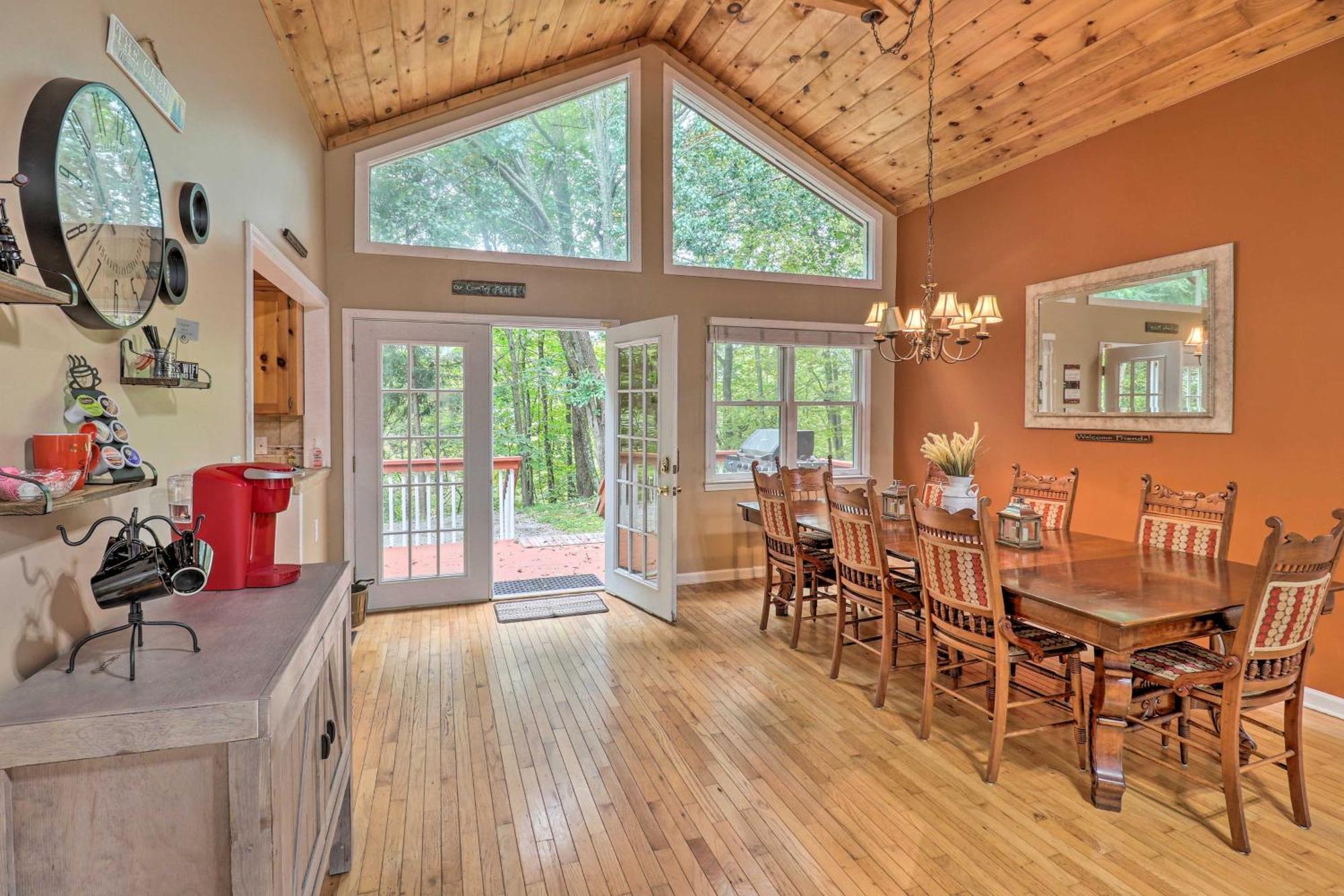 Rustic Red Cabin With Deck In Maggie Valley Club! Exteriör bild