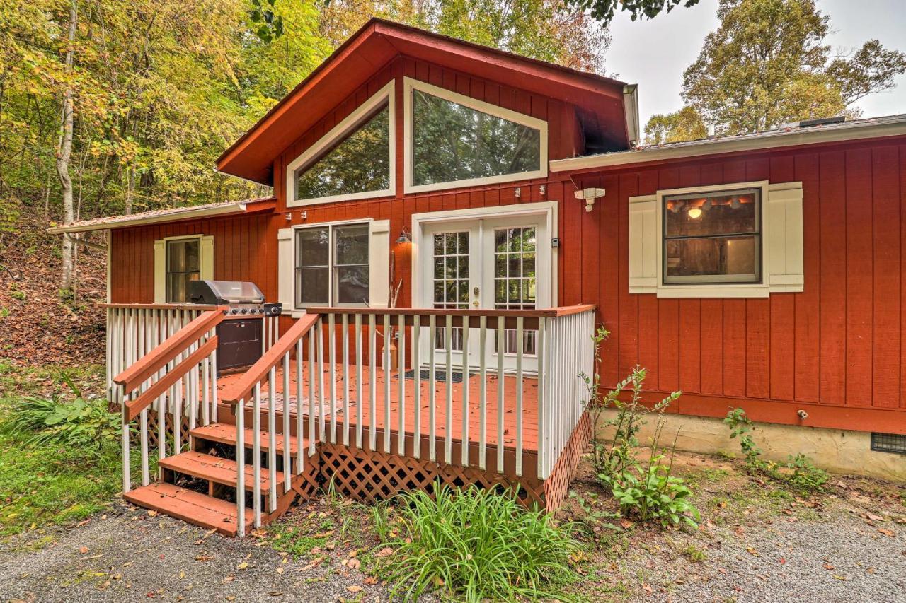 Rustic Red Cabin With Deck In Maggie Valley Club! Exteriör bild