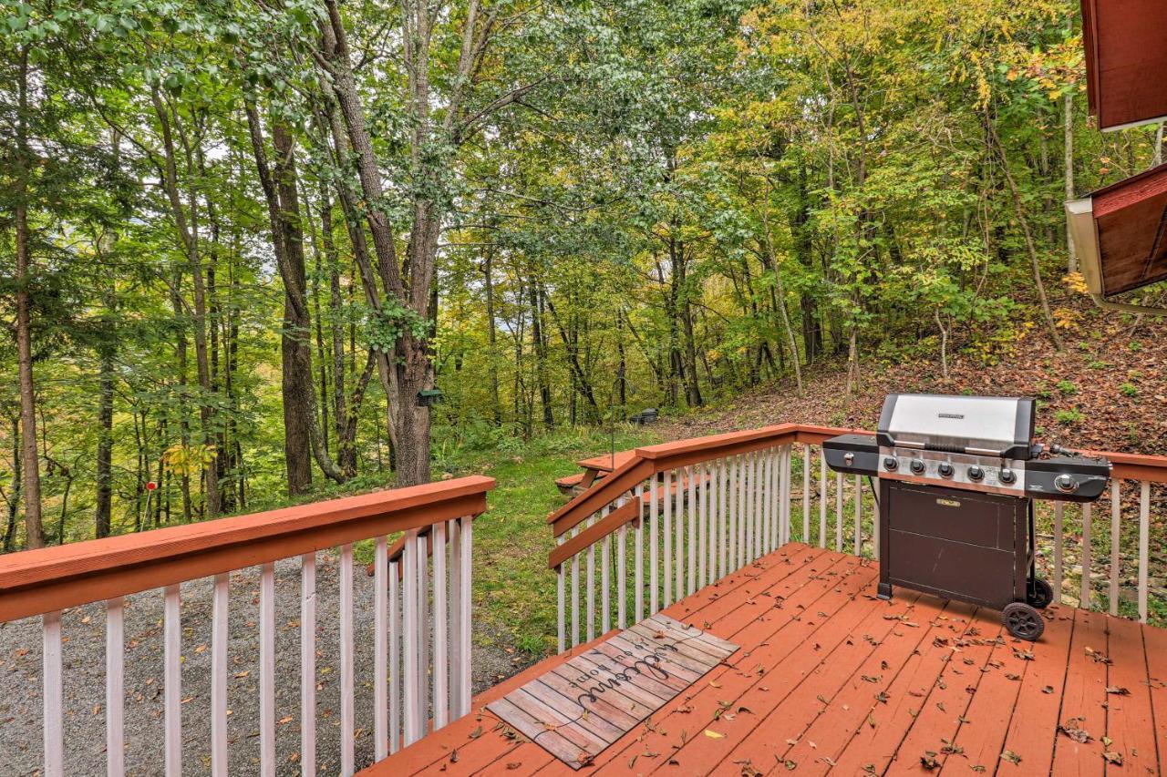 Rustic Red Cabin With Deck In Maggie Valley Club! Exteriör bild
